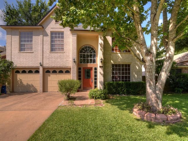 6013 La Naranja Ln