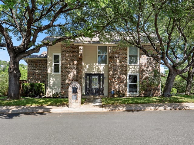 6013 Mountain Villa Dr