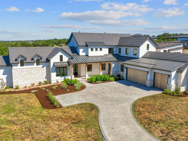 6013 Silver Luna Way