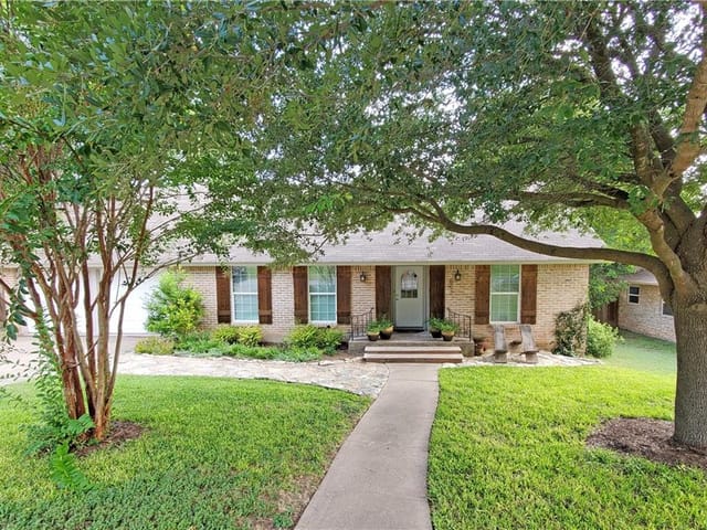 602 Little Oak Dr