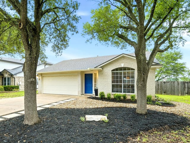 602 Stallion DR