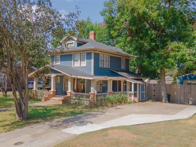 602 W Buck Street