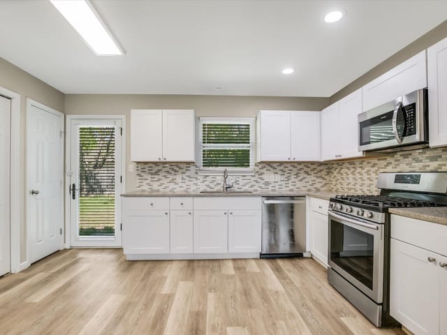 6026 Bluebell CIR