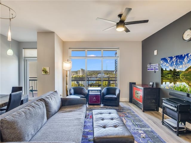603 Davis St Unit #1002