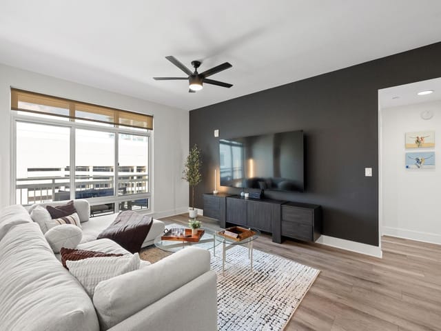 603 Davis ST Unit #1002