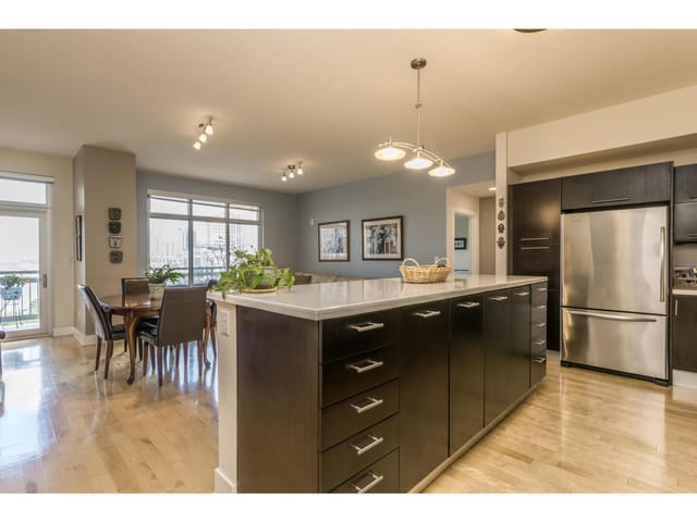 603 Davis ST Unit #902