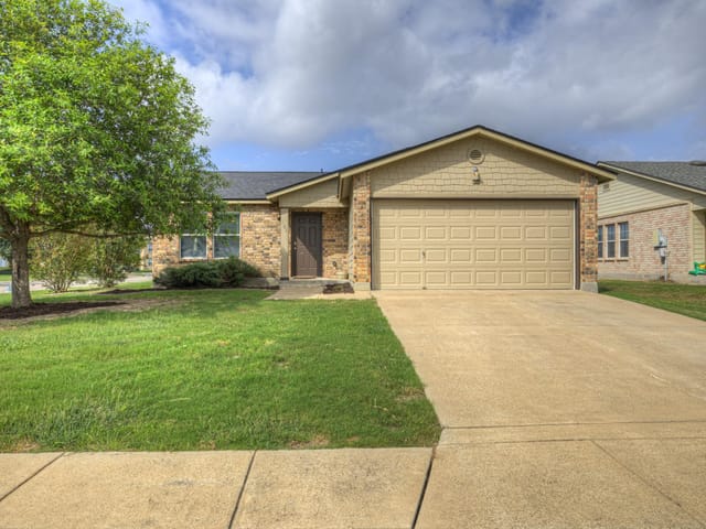 603 NW Crossing DR