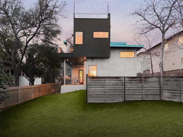 603 Peacock LN Unit #A