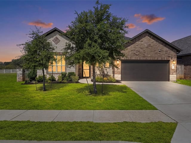 604 Academy Oaks Dr