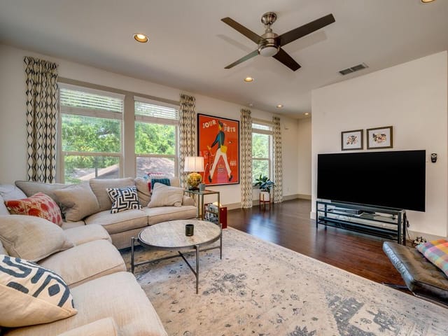 604 Allen St Unit #102