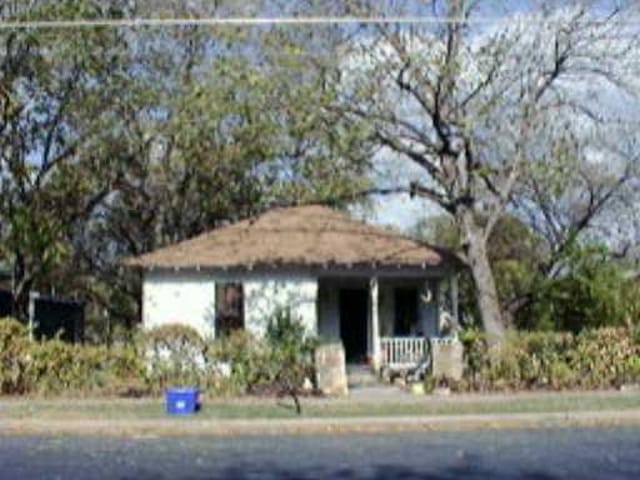 604 ANNIE STREET W