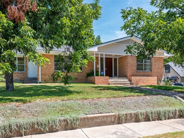 604 Bellevue PL