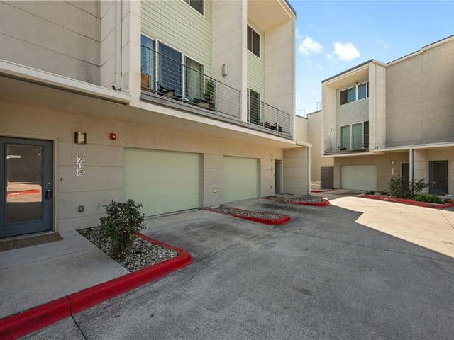 604 N Bluff Dr Unit #208