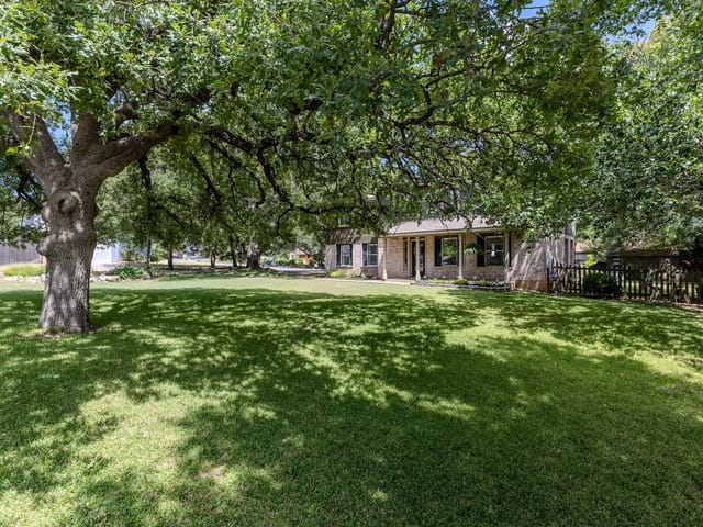 604 Post Oak CIR