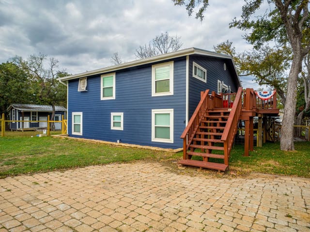 605 Cove Cir