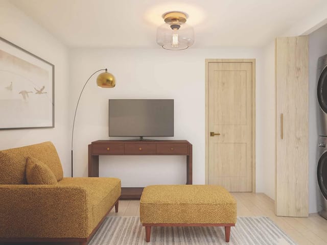 605 E 55 th ST Unit #1