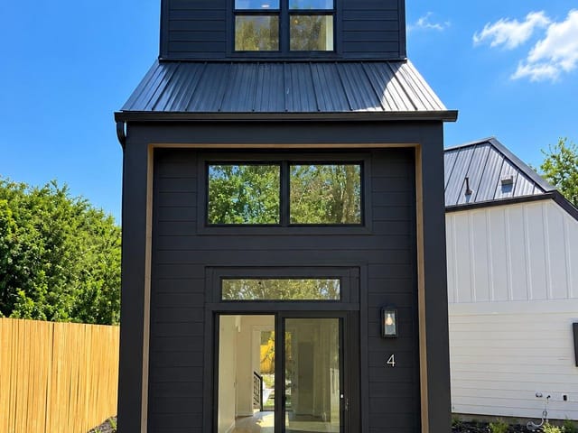 605 E 55th ST Unit #4