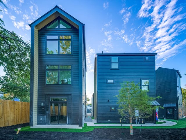 605 E 55th ST Unit #6