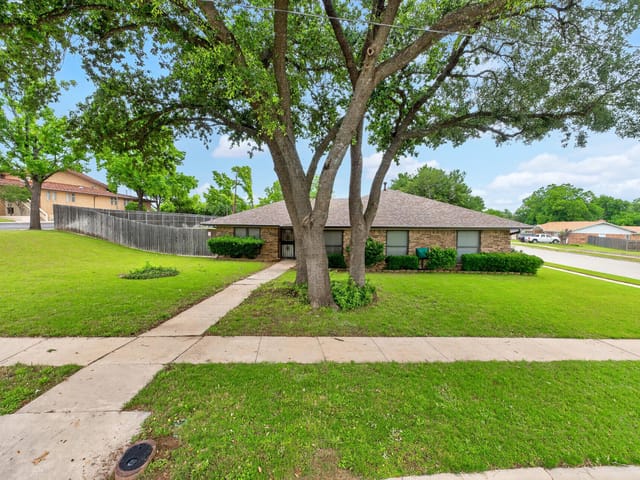 605 E Mary Jane DR