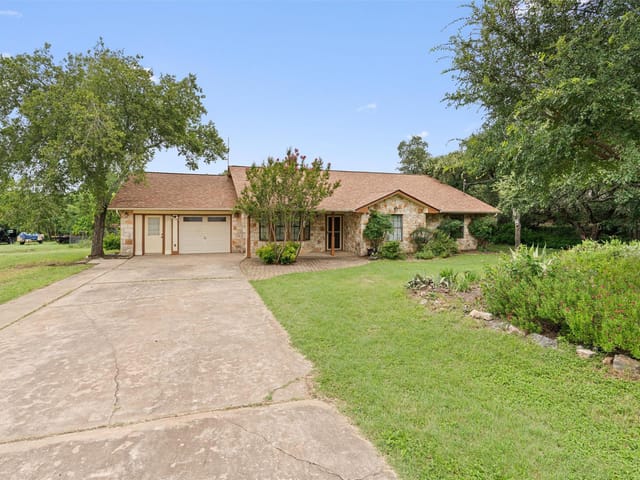 605 Oak Crest LN