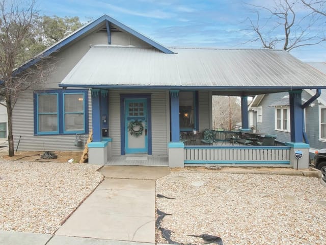 605 Oakland Ave