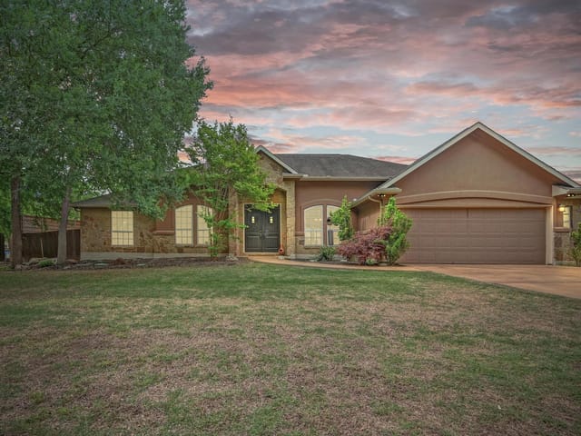 605 River Oaks DR