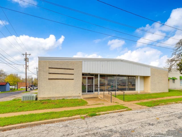 605 Upton Ave