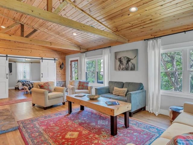 606 Deer Creek CV