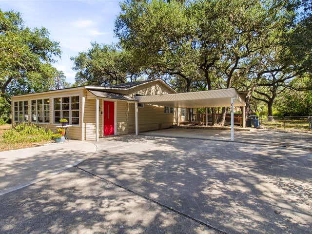 606 Harmons WAY
