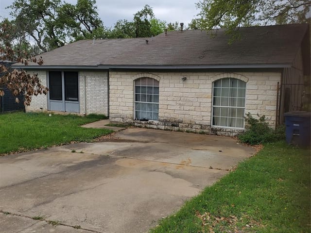 606 Hyde Park Pl