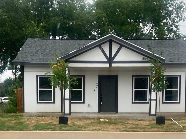 606 Pecan Valley DR