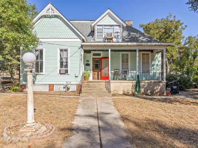 606 W Bell Ave
