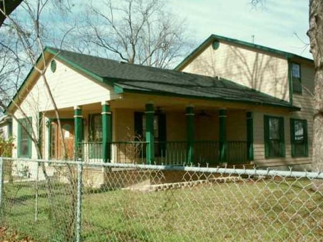 606 W LIVE OAK St