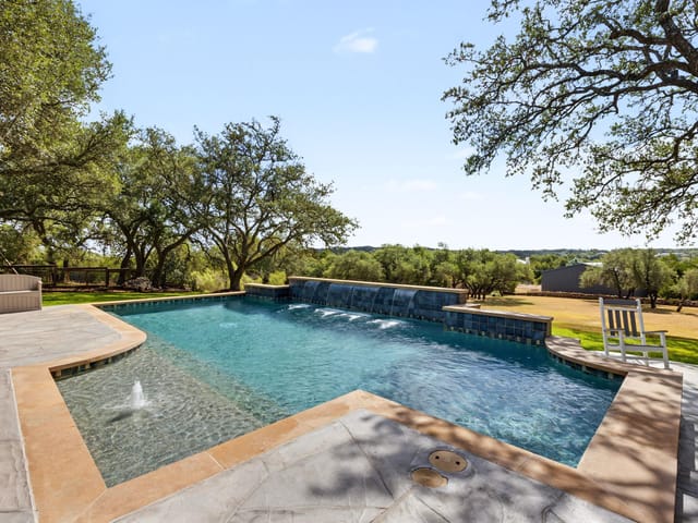 607 Bending Oak DR