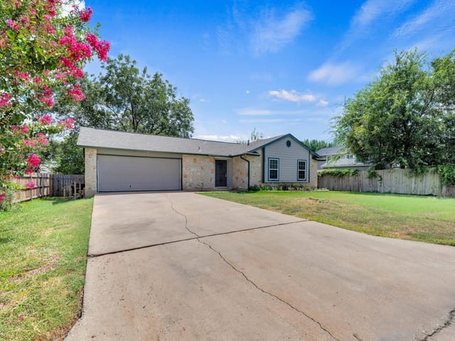 607 Garden Path CV