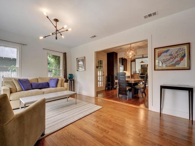 607 W Annie ST