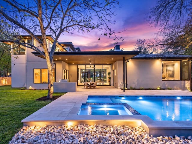 607 Westbrook DR