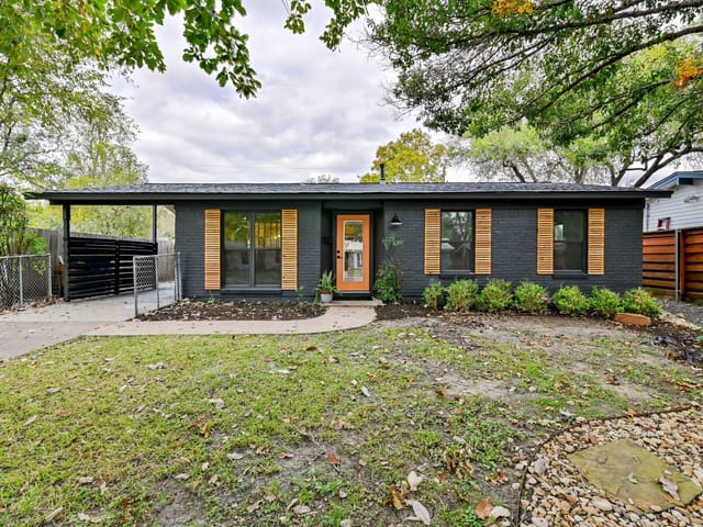 608 Amesbury LN