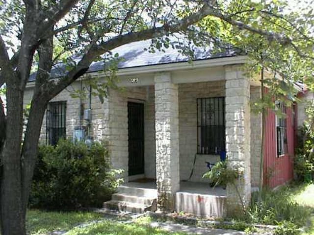 608 Annie