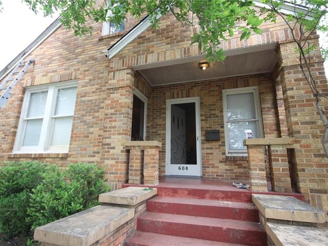 608 Carolyn Ave