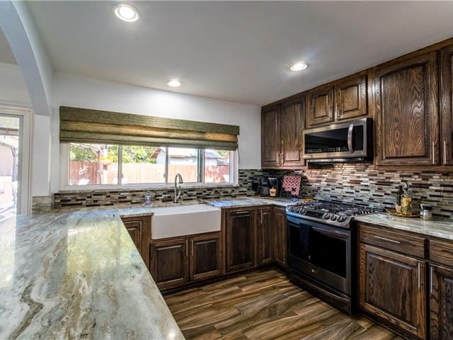 608 Old Stone Rd