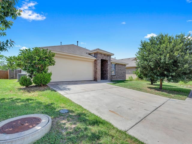 608 Silver Wing Dr