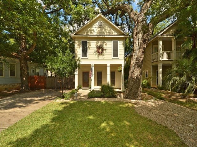 608 W ELIZABETH St