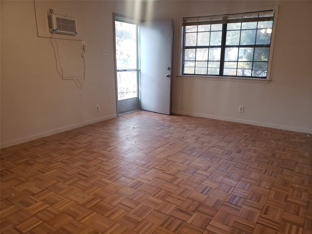 609 Bissonet LN Unit #B