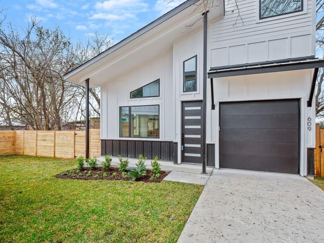 609 Clifford Dr Unit #2