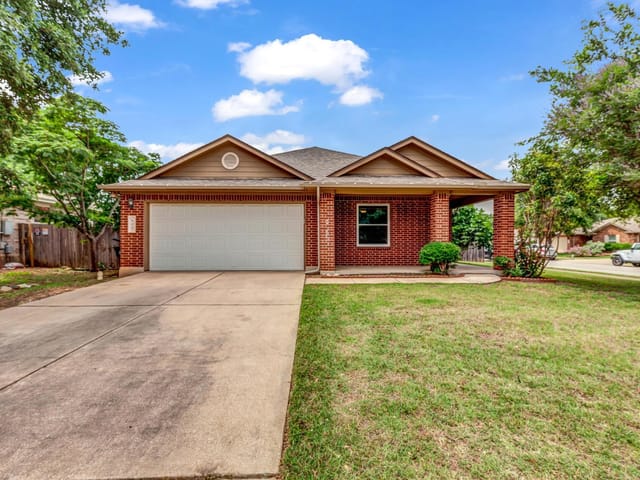 609 Golden Gate DR