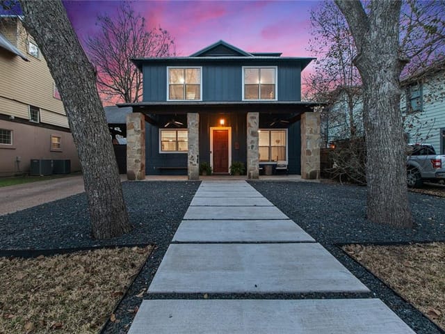 609 W Johanna St