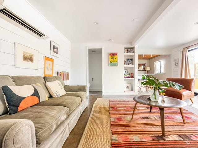 609 W Mary ST