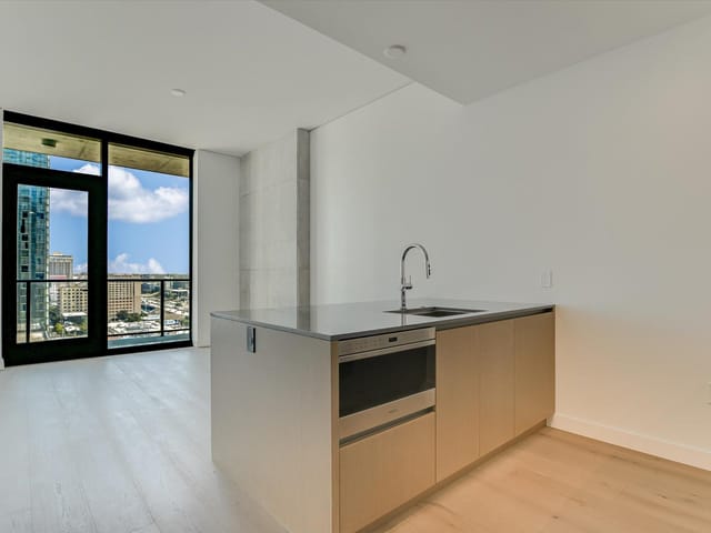 610 Davis St Unit #1810