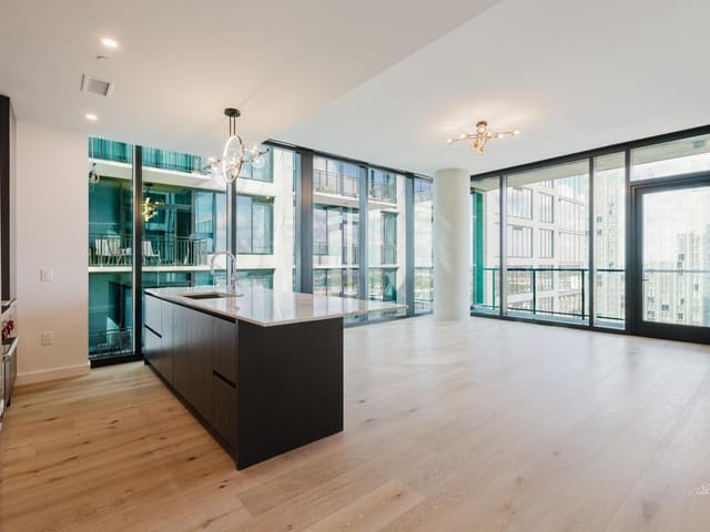610 Davis ST Unit #2608